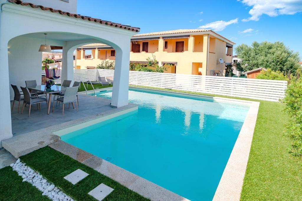 Villa Paradise บูโดนี ภายนอก รูปภาพ